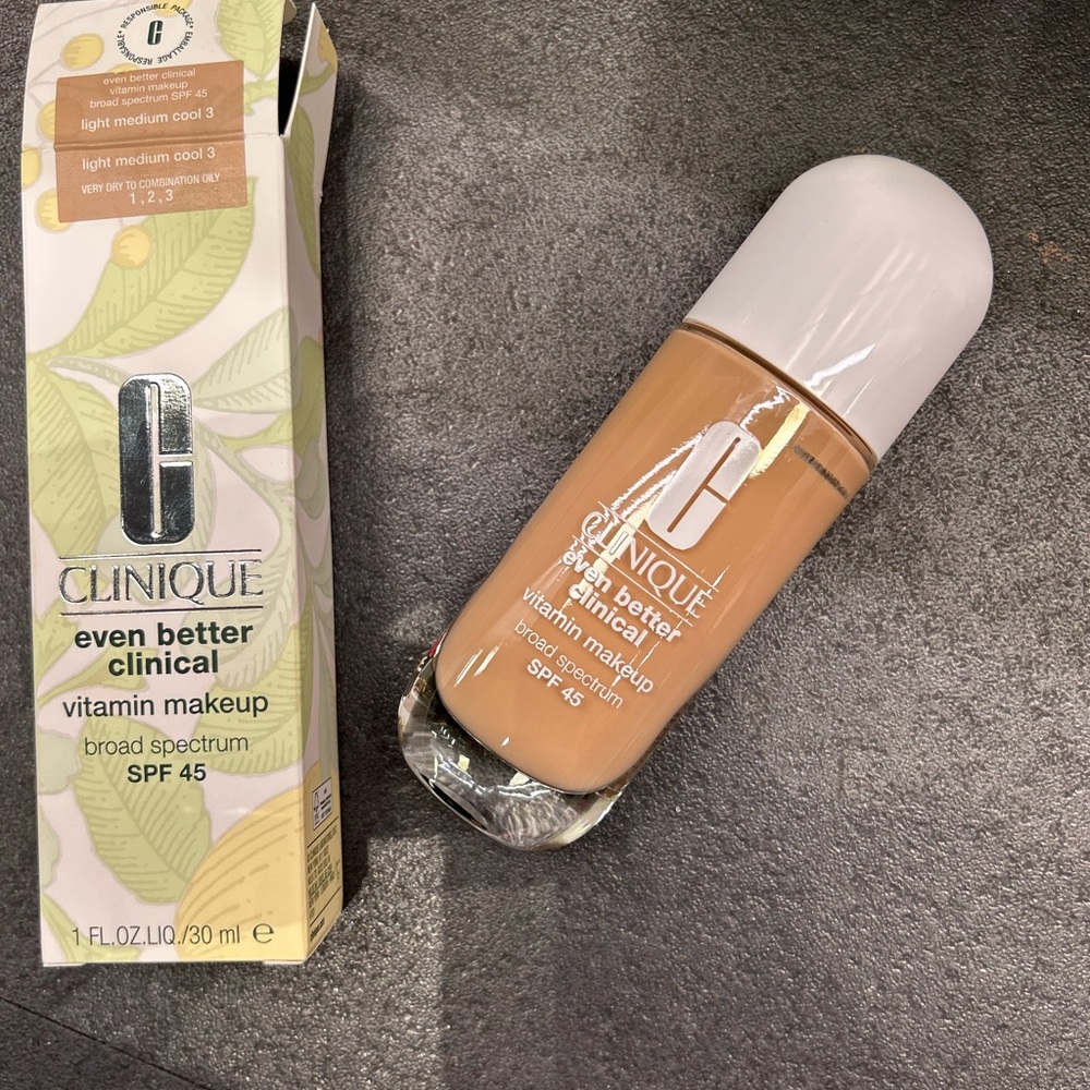 Clinique Even Better Clinical Vitamin Makeup SPF 45 - LIGHT medium COOL 3–1oz